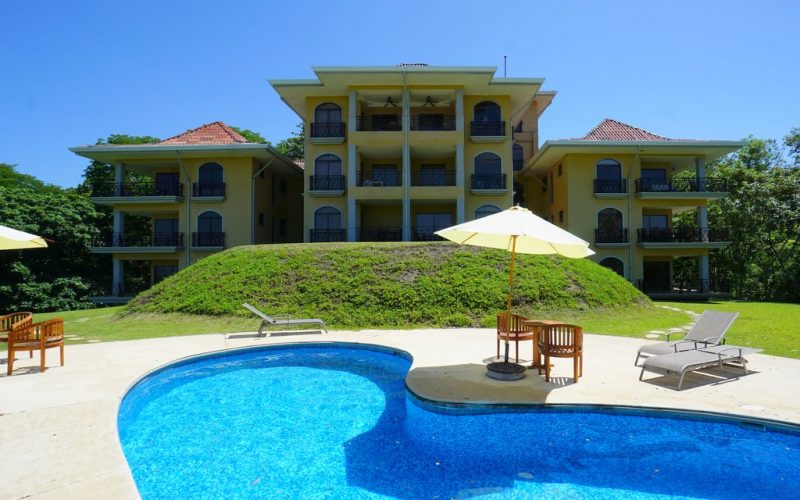 Penthousewohnung in Playa San Miguel mit Pool und Gartenbereich.