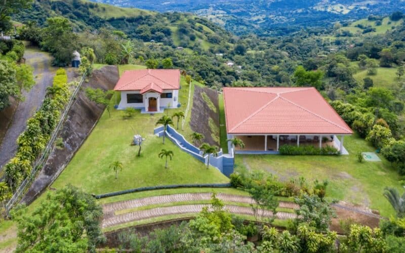 House with guest house
