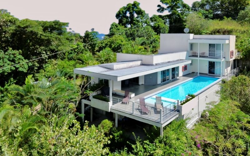 Modernes Haus mit Meersicht